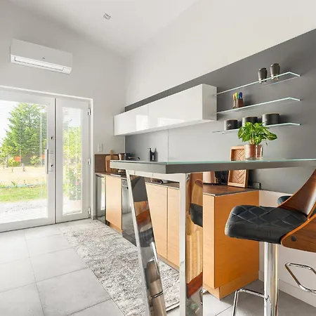 Lovely In With Kitchen Lägenhet Nowe Warpno